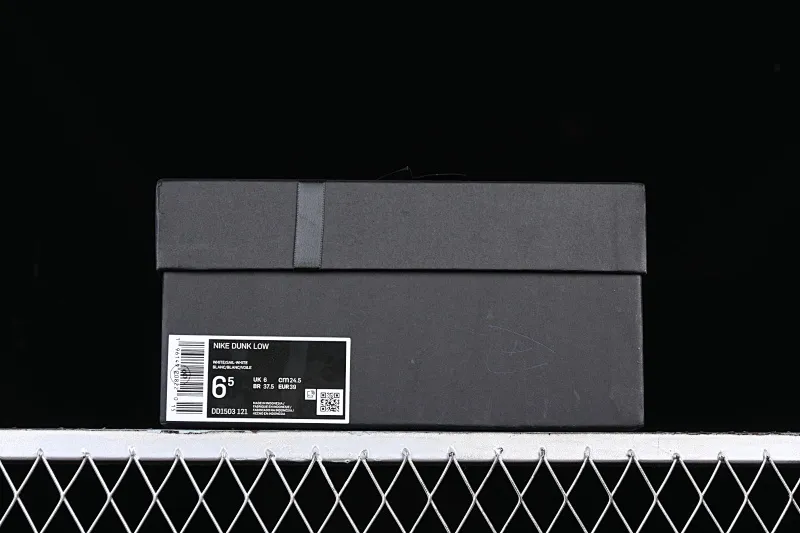 All Categories Nk SB Dunk Series Nk SB Dunk Low Low-top sneakers J version Nk Dunk SB Low Retro High-end customization Desert theme SB low-top sports and leisure sneakers DD1503-121